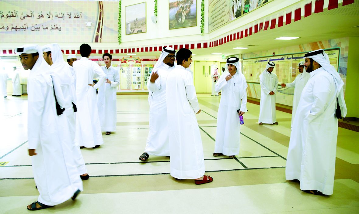 طلاب الثانوية يواصلون أداء اختبارات نهاية الفصل الثاني.. أسئلة «العربية» سهلة والإجابات طويلة