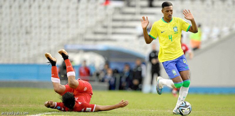 «البرازيلي».. يطارد العنصريين