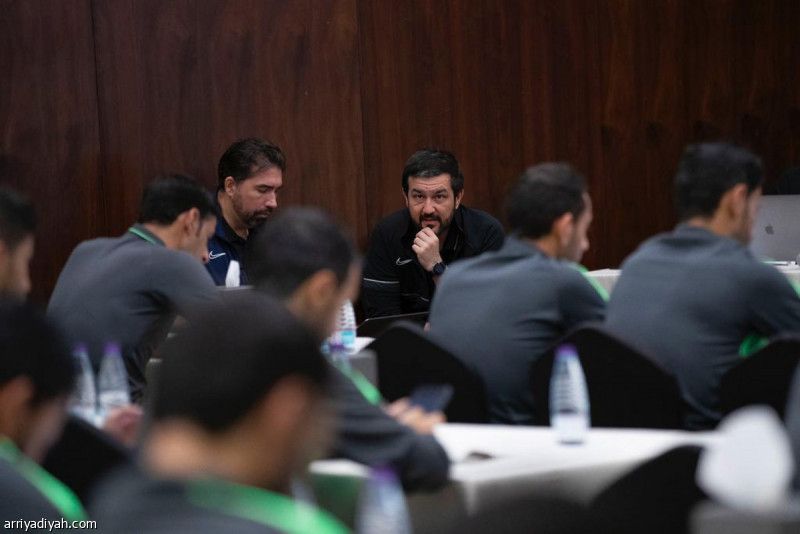 18 يشكون «الحكام»