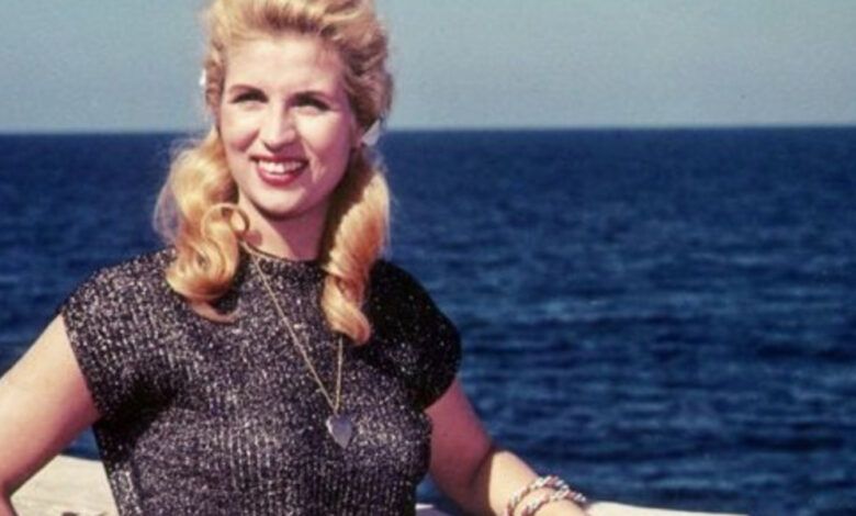 شقيقها أنهى حياة والدتها وأختها توفت برصاصةٍ طائشة.. ما لا تعرفونه عن “صباح”