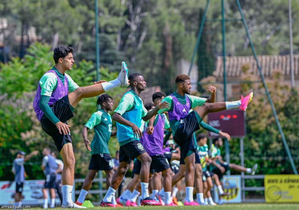 «أخضر 23» يدشن تحضيراته في فرنسا