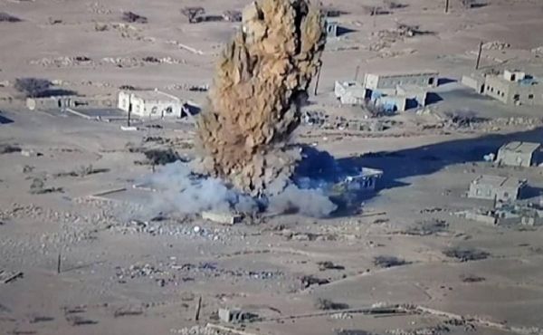 "جريمة حرب".. شبكة حقوقية تدين تفجير مليشيا الحوثي منزل أحد قيادات المقاومة في مأرب