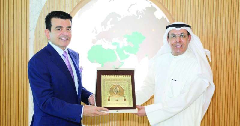 العدواني خلال لقائه مدير «إيسيسكو»