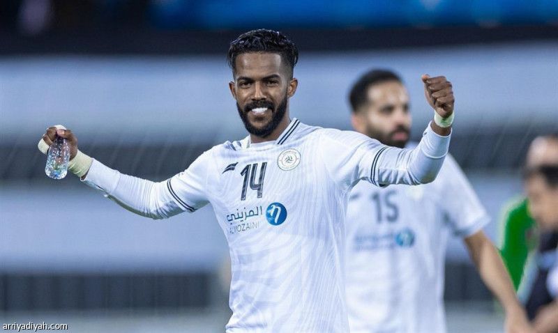 العابد يقترب من الأهلي