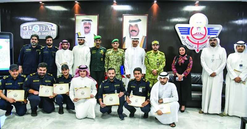 «الحرس» يدرب 14 موظفاً بـ «الجمارك» على الإسعافات