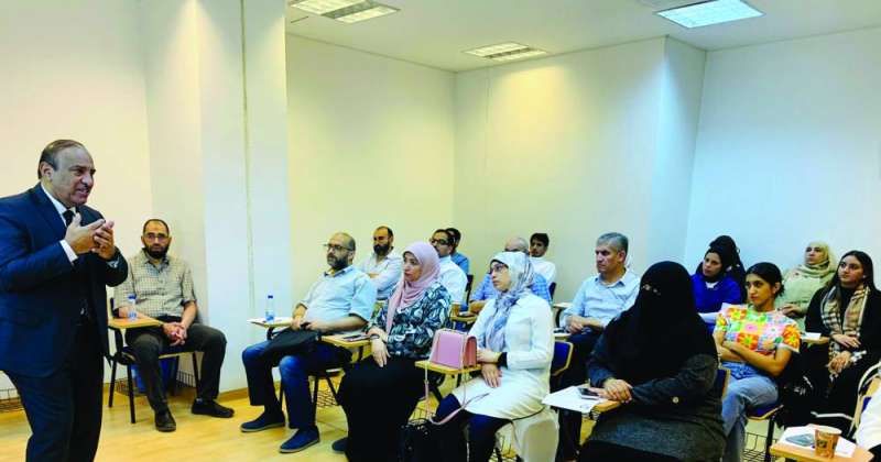 خالد الصالح محاضراً في الدورة التدريبية