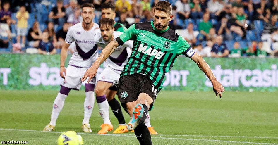 فيورنتينا يختتم الدوري بثلاثية ساسولو