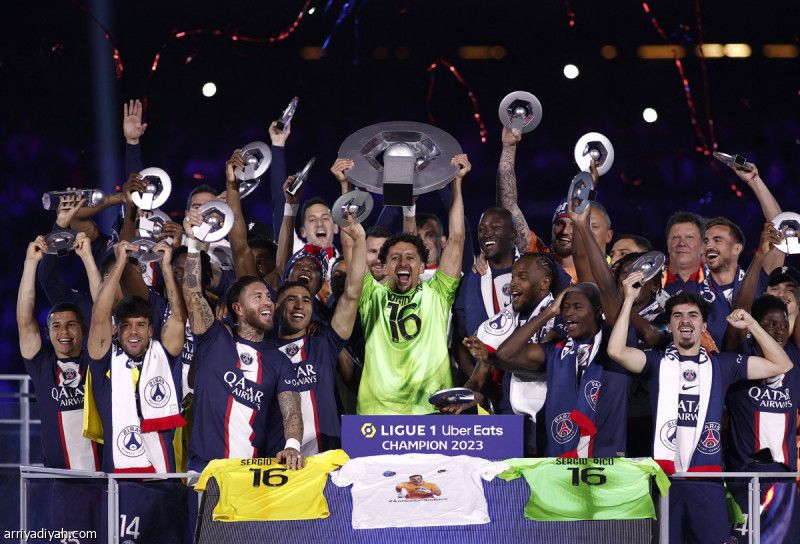 ليلة وداع ميسي.. باريس يتوج بلقب الدوري الفرنسي