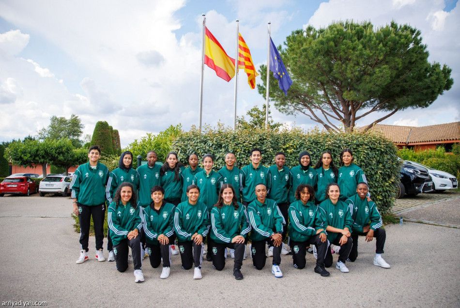أخضر السيدات يدشن معسكر إسبانيا