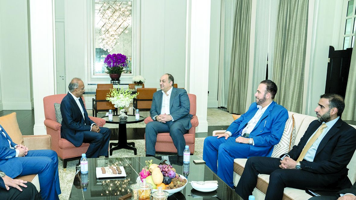 نائب رئيس الوزراء يعزز التعاون مع وزير الداخلية والقانون السنغافوري