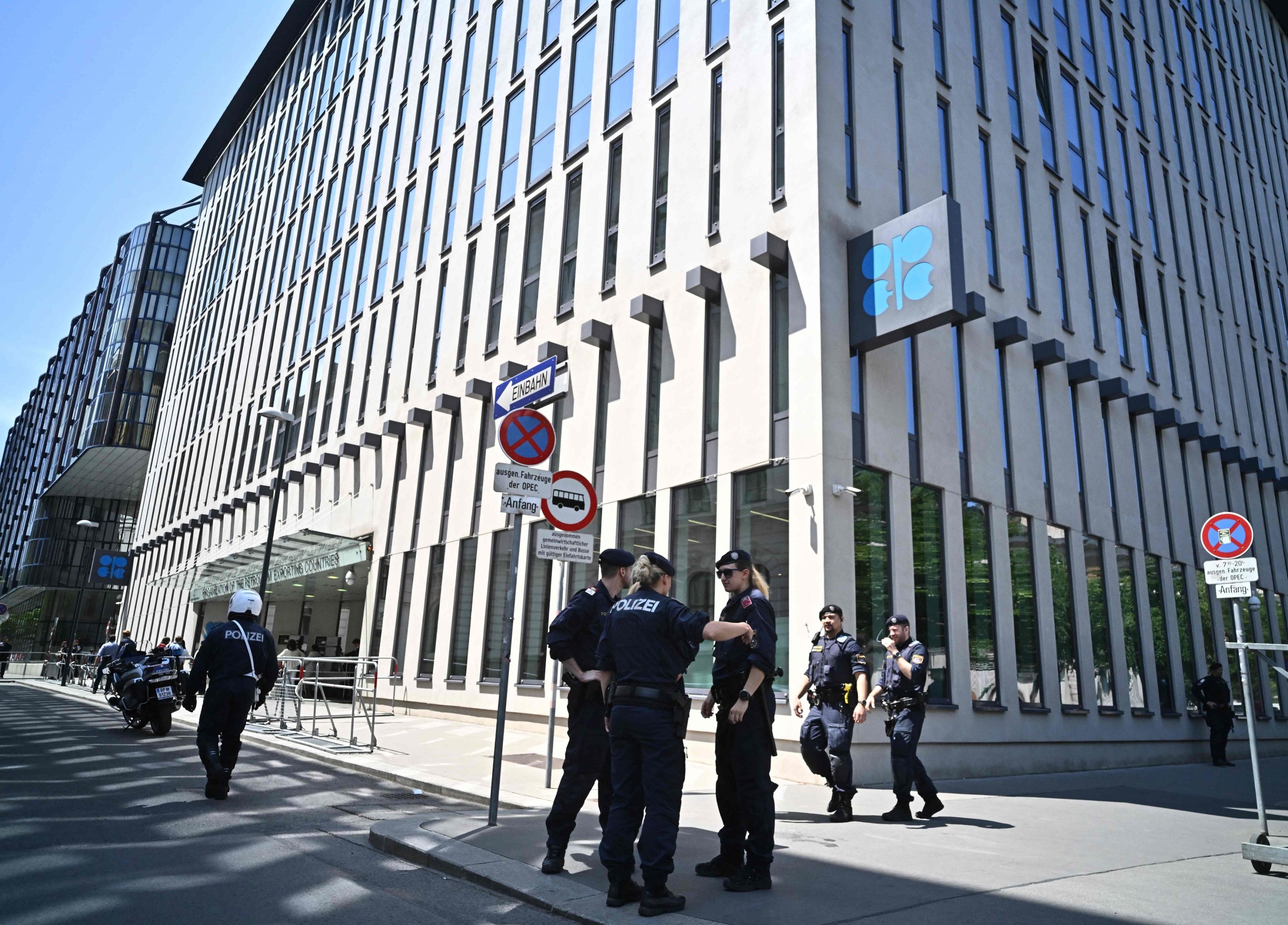 أوبك+ تبحث في خفض جديد في الإنتاج في مواجهة تراجع أسعار النفط