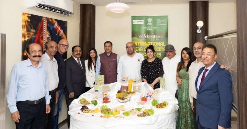 السفير الهندي وعدد من الإعلاميين ومسؤولو السفارة