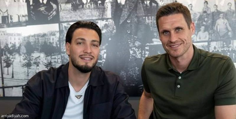 دورتموند يضم الجزائري بن سبعيني
