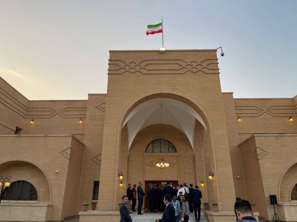 أنهت خلافاً دبلوماسياً استمر لسنوات مع السعودية.. إيران تعيد رسمياً فتح سفارتها في العاصمة الرياض