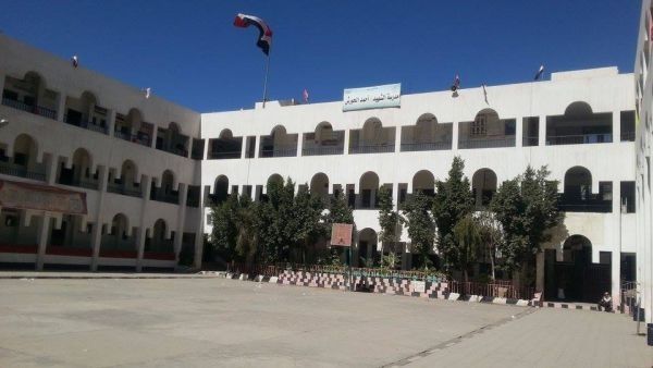 صنعاء.. مليشيا الحوثي تقيل مدير مدرسة لرفضه الأنشطة الحوثية الطائفية