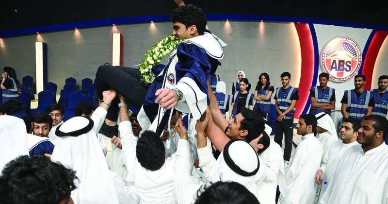 البكالوريا الأمريكية احتفلت بتخريج 86 طالباً وطالبة