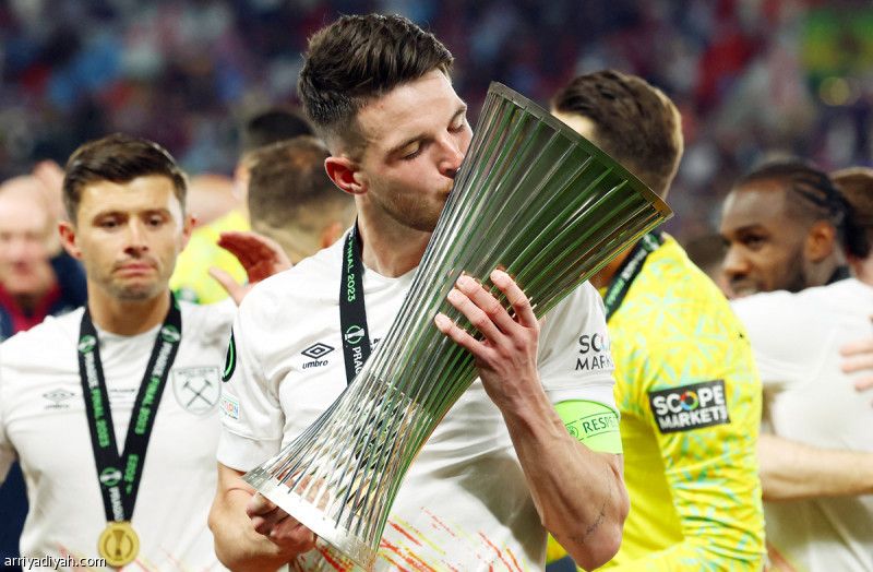 بعد التتويج.. وستهام يؤكد رحيل القائد