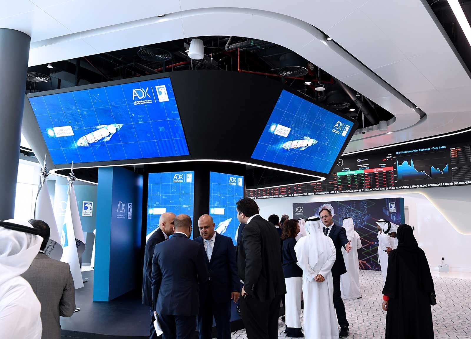 الأسهم المحلية تعزز مكاسبها وتربح 11.8 مليار درهم