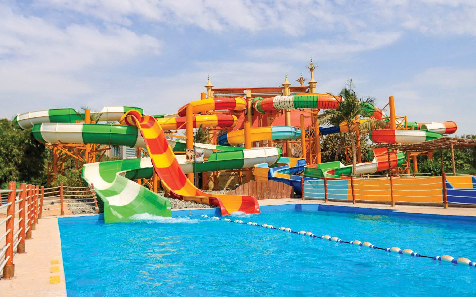 «مملكة اللؤلؤ» في «حدائق المنتزه» تستقبل الزوار حتى منتصف الليل