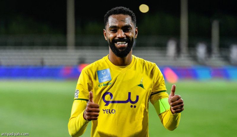 الخليج يبقي خبراني حتى 2025