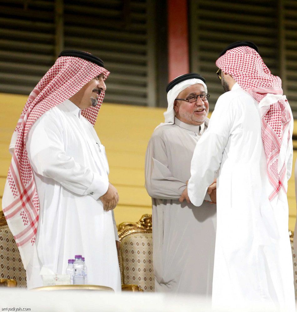 كرة القدم تهدي القادسية 13 لقبا