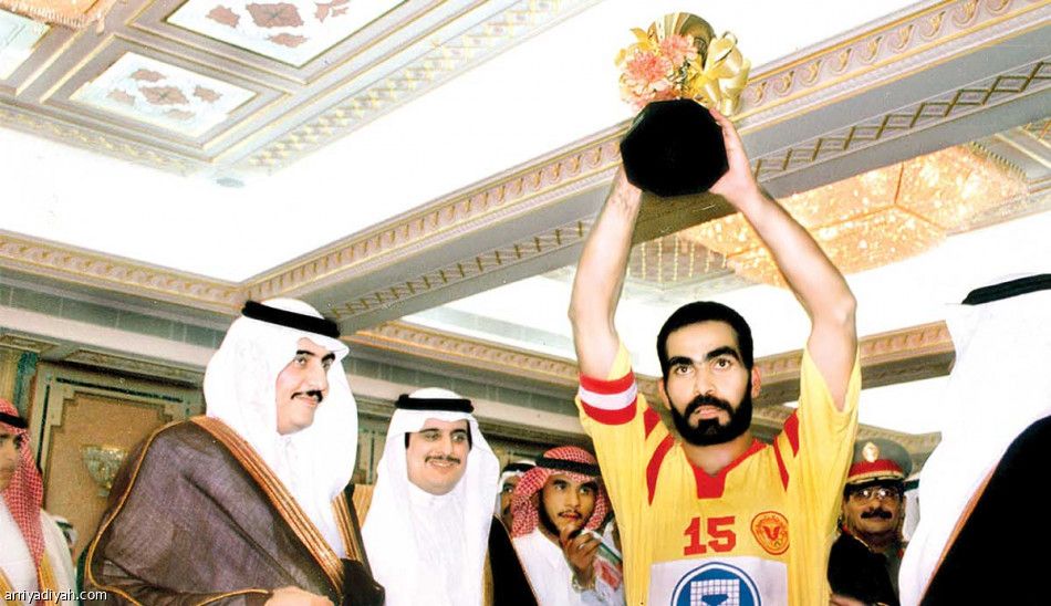 كرة القدم تهدي القادسية 13 لقبا