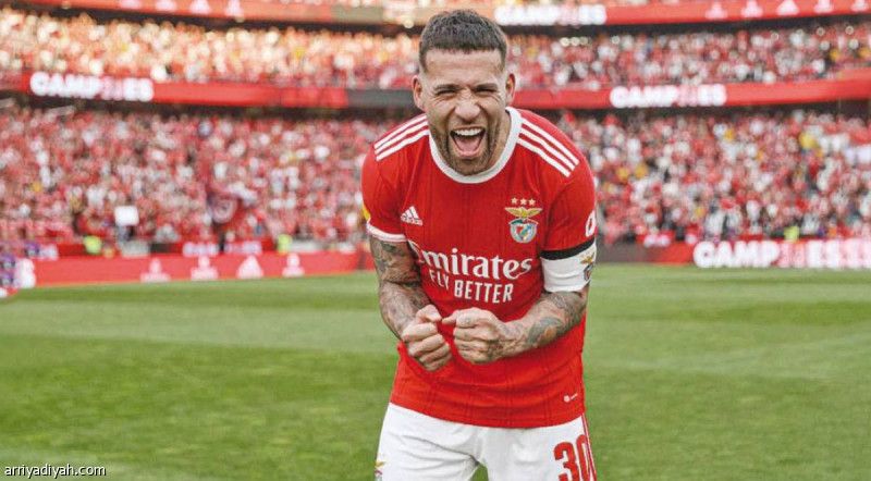 بنفيكا يبقي بطل العالم