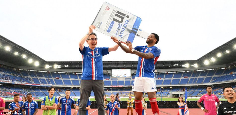 النيران الصديقة تهدي يوكوهاما الصدارة