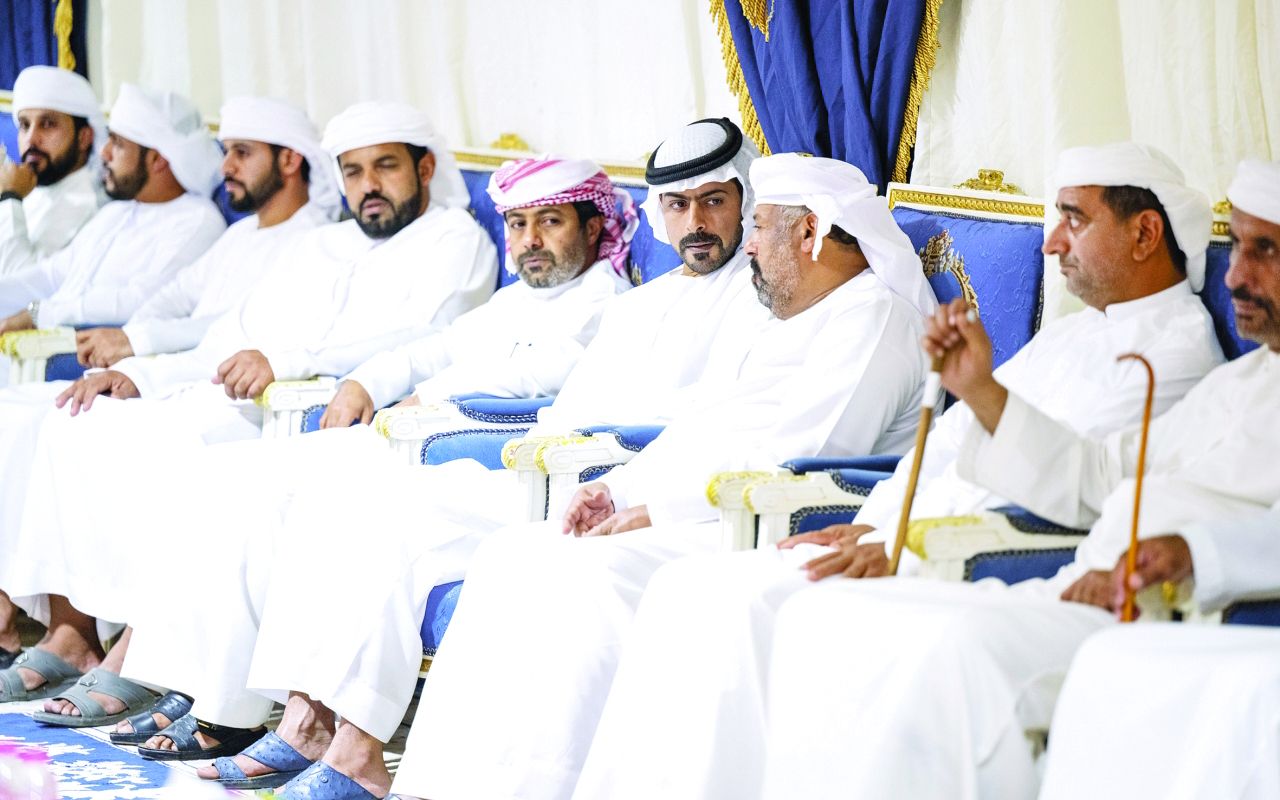 خليفة بن طحنون يعزي في وفاة والدة الشهيد عبدالله الدهماني