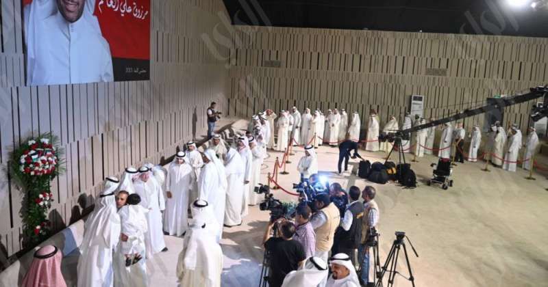 الغانم مستقبلا المهنئين