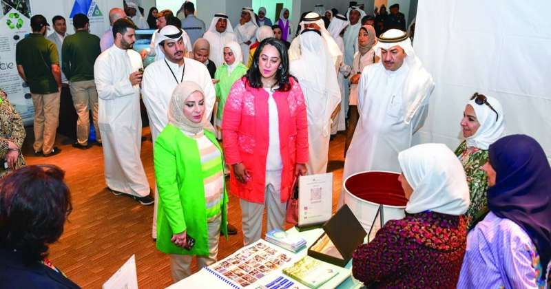 الكندري في جولة على معرض يوم البيئة العالمي