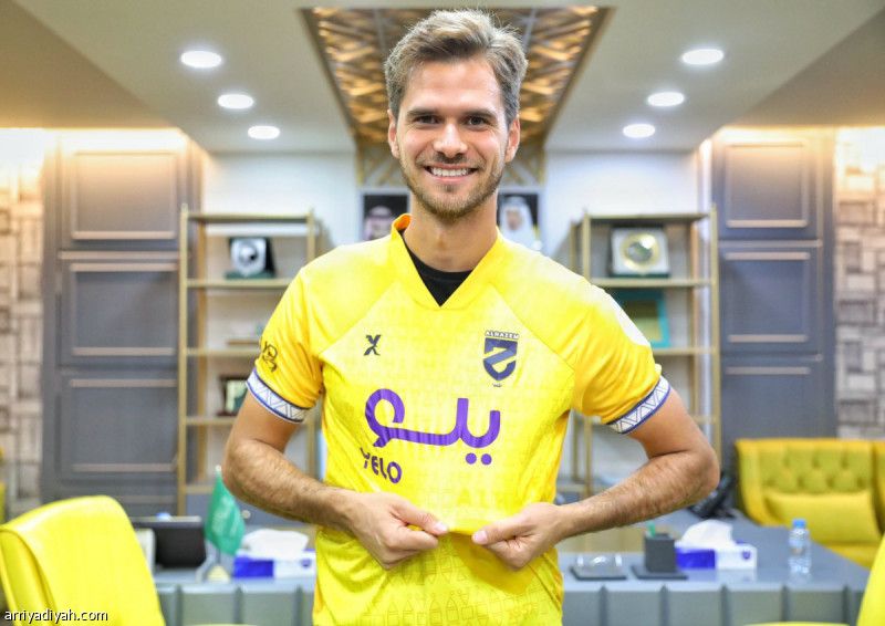 الحزم يمدد عقد ريكاردو