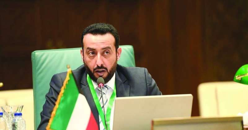 الهاجري مشاركاً في الملتقى