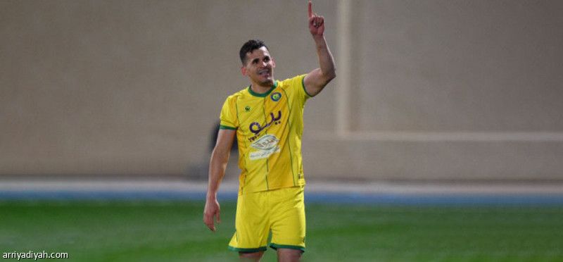 العروبة يتمسك بالهداف