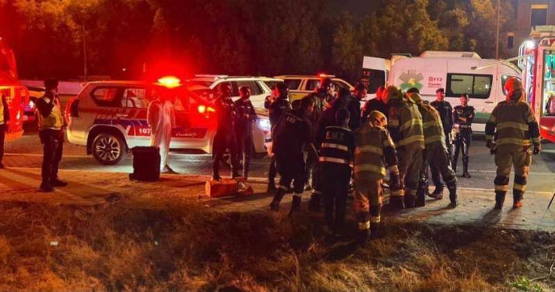 مركبة اصطدمت بأشجار على طريق المطار.. وإصابة امرأة