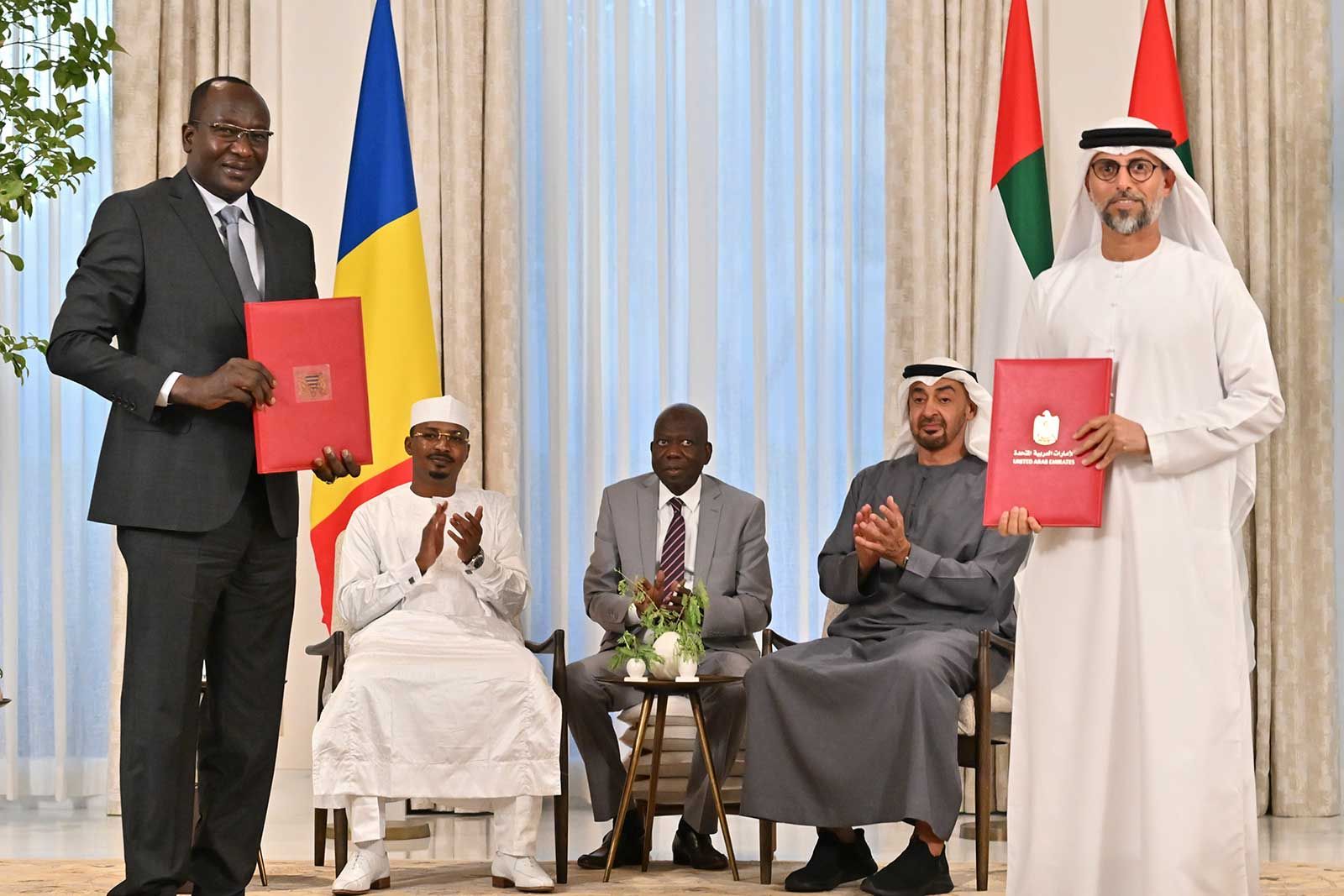 رئيس الدولة ورئيس تشاد الانتقالي يشهدان تبادل اتفاقيات ومذكرات تفاهم