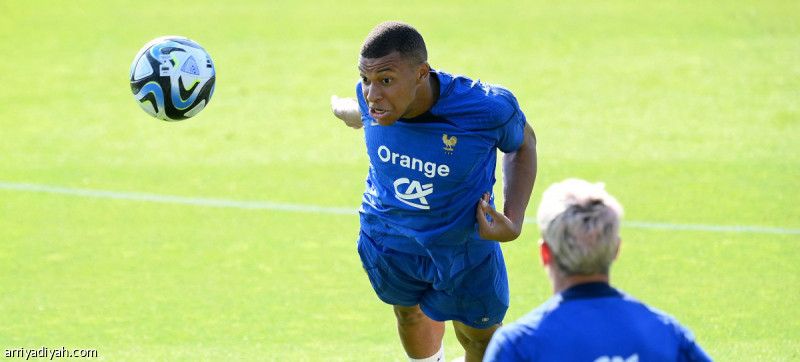 مبابي يرفض حكاية الرحيل