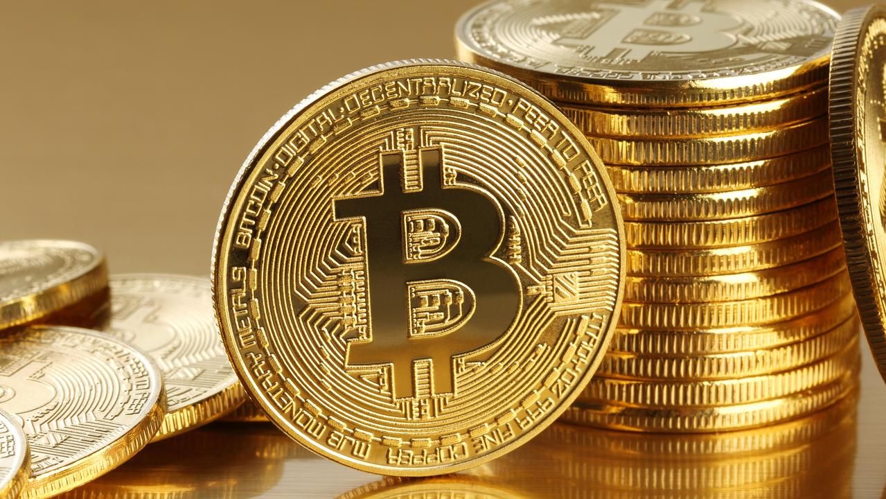 بتكوين تهبط 3.7% إلى 24987 دولاراً