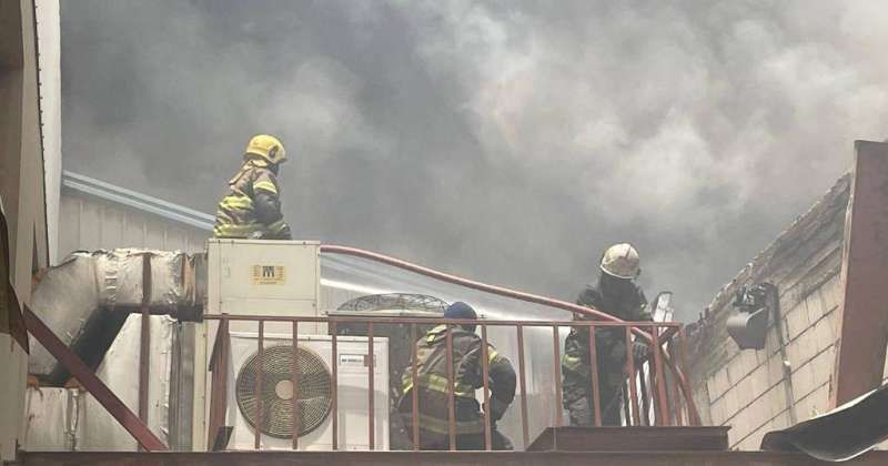 «الإطفاء»: السيطرة على حريق عدد من المستودعات في منطقة العارضية الصناعية.. ولا إصابات