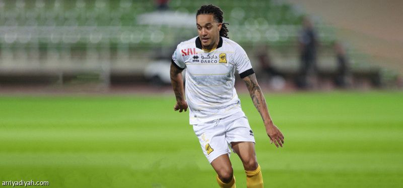 كوستا خارج أسوار الاتحاد