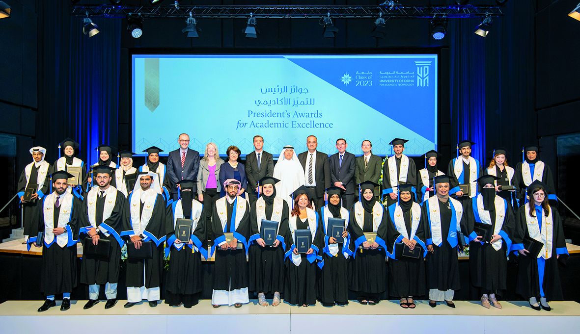 جامعة الدوحة تكرم 42 طالباً متفوقاً في 2023