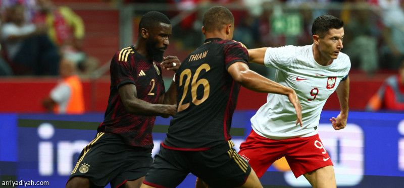 ليفاندوفسكي يطالب الألمان بالصبر