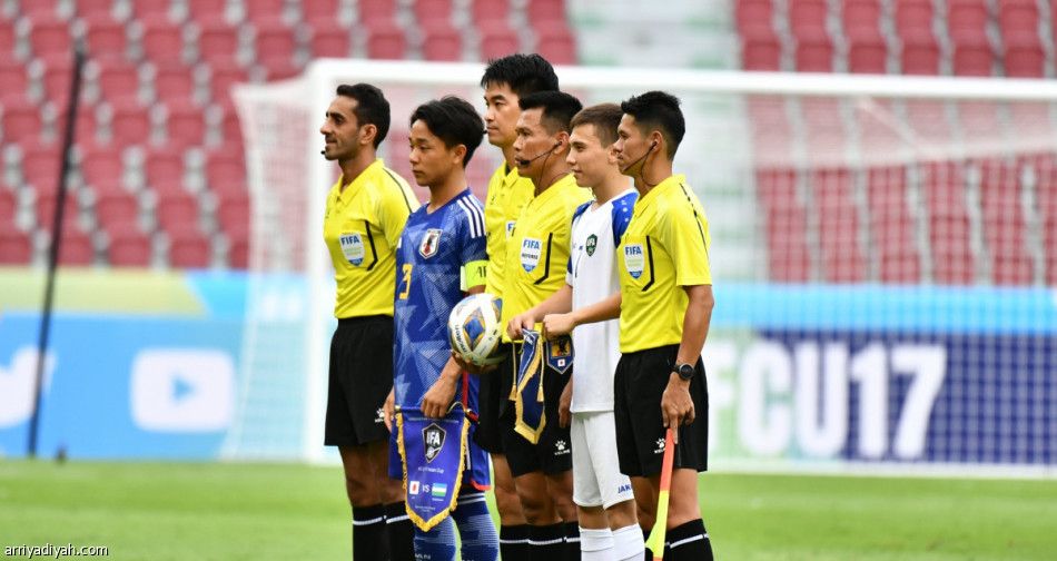 عمر الجمل.. ضمن طاقم حكام مواجهة اليابان وأوزباكستان