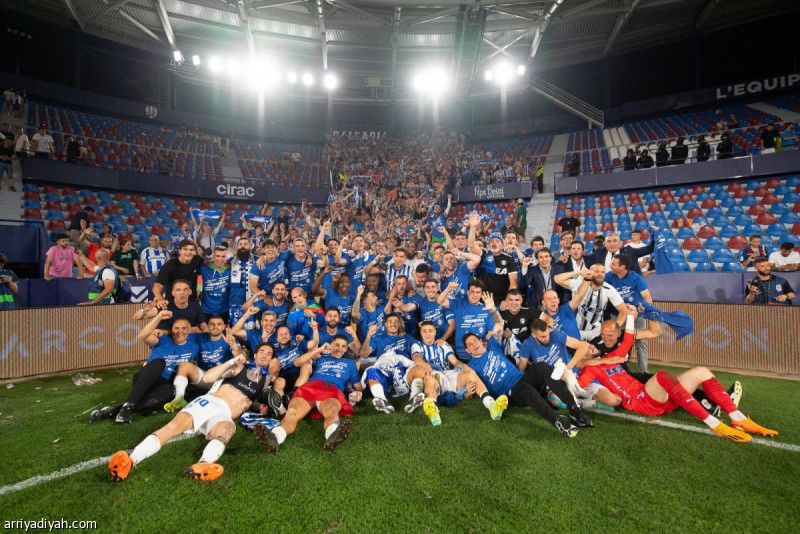 مدرب ألافيس يتغنى بعدالة كرة القدم