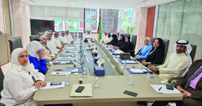 عبدالعزيز المطيري مجتمعاً بقياديي «الشؤون»