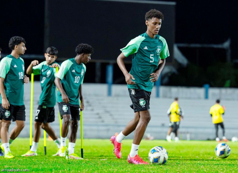 نسختان تغريان «الأخضر»