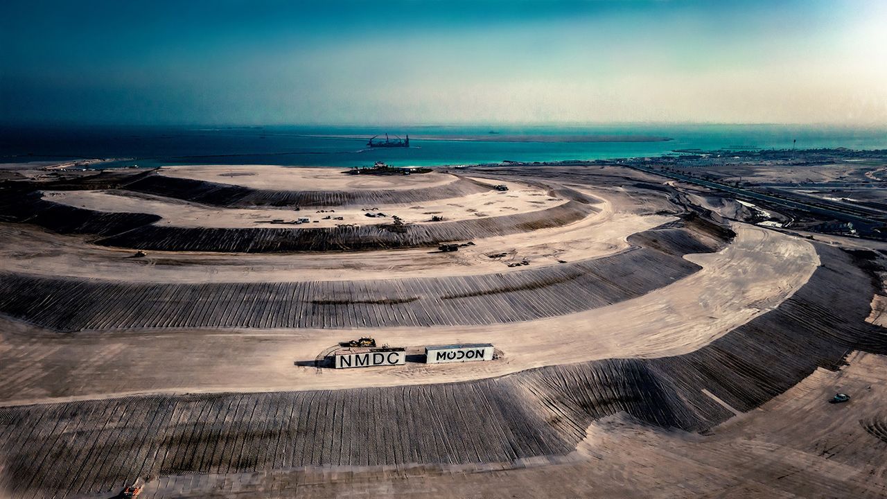 «الجرافات البحرية» تنجز أول جبل اصطناعي في العالم