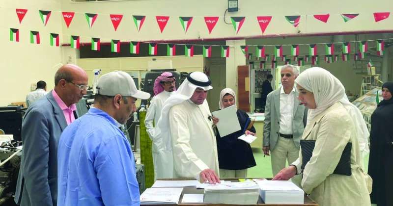 وفد الديوان خلال زيارته إلى إدارة رعاية الاحداث