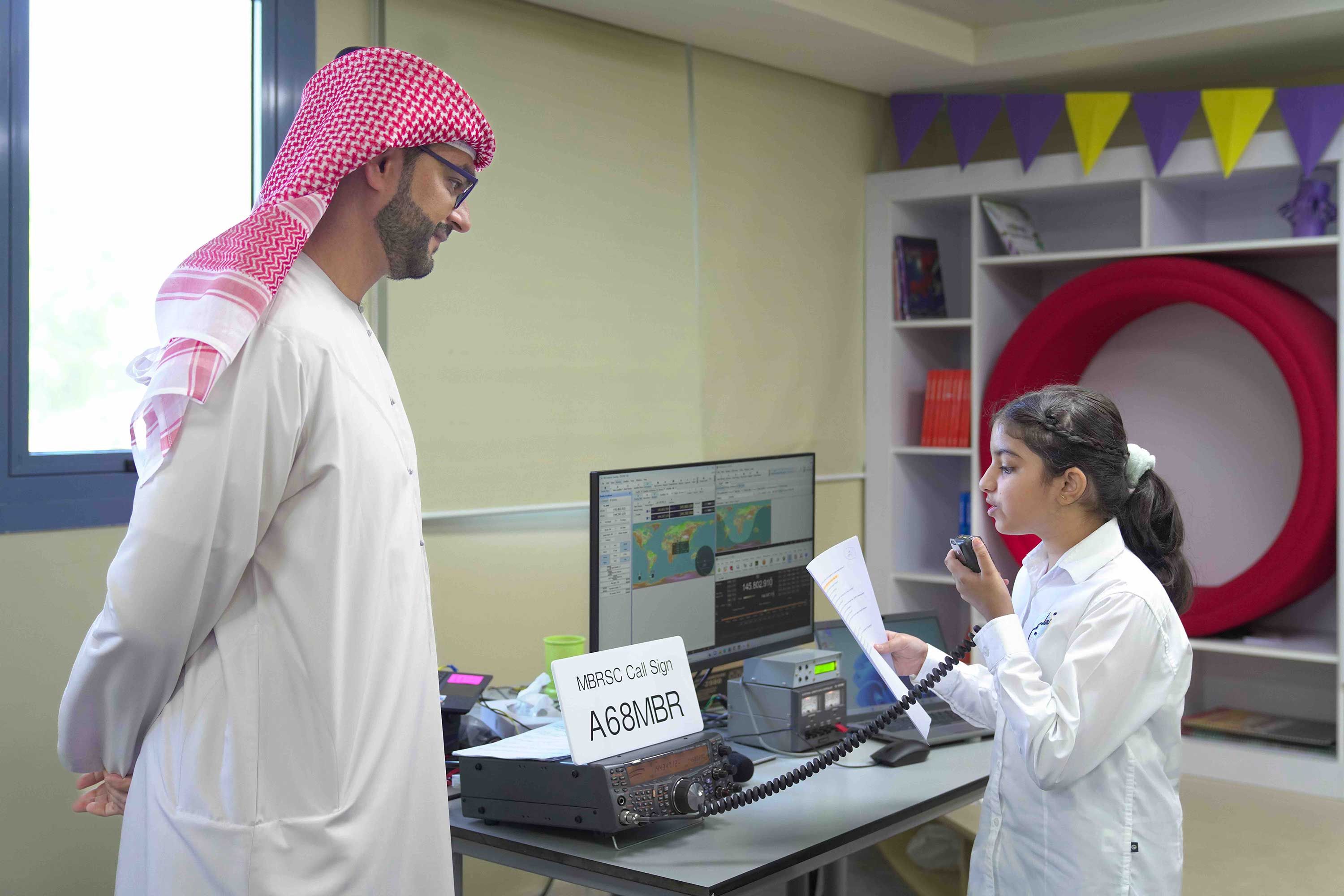 من محطة الفضاء الدولية .. سلطان النيادي يتواصل مع طلبة مدرسة مشيرف