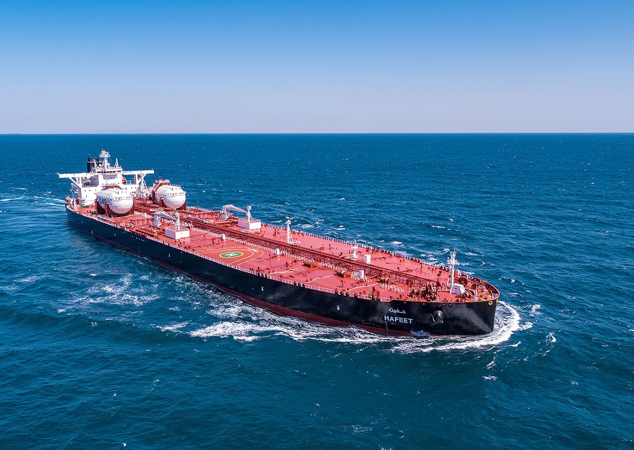 «أدنوك للإمداد» تتسلم أول ناقلة نفط عملاقة جديدة